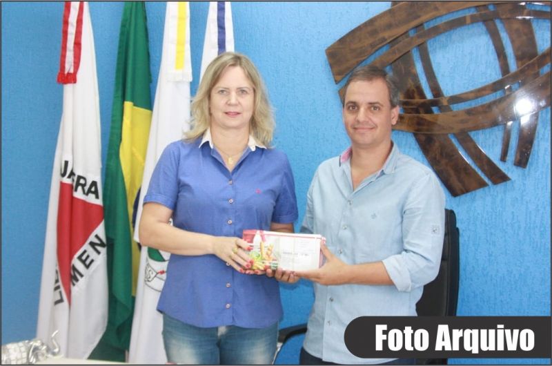 Prefeito Fernandinho e vice Lucimar no lançamento do Cartão Alimentação